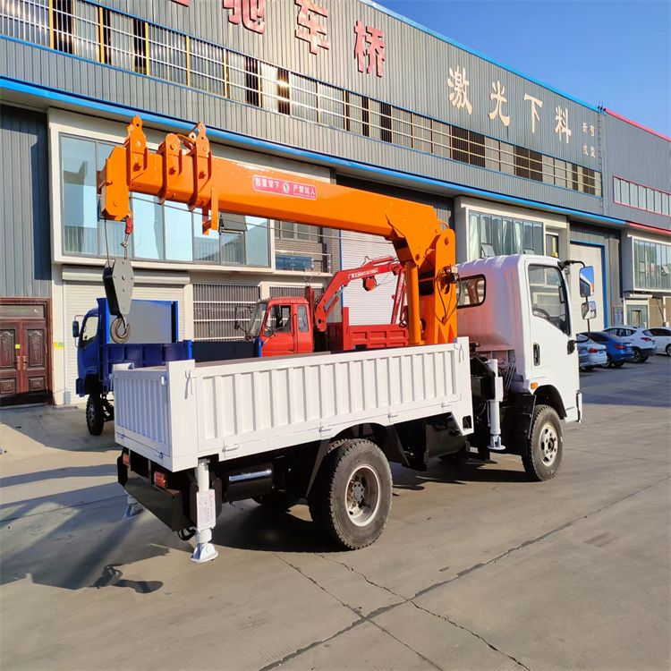 线西乡三轮随车吊定制 农用改装机自备吊中瑞长期出售